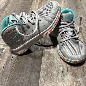 Girls Underarmour size 13.5